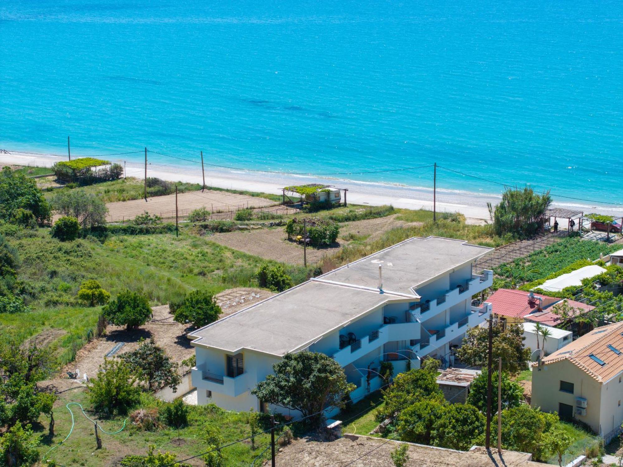 Aridas At The Beach Lourdata  Exterior photo
