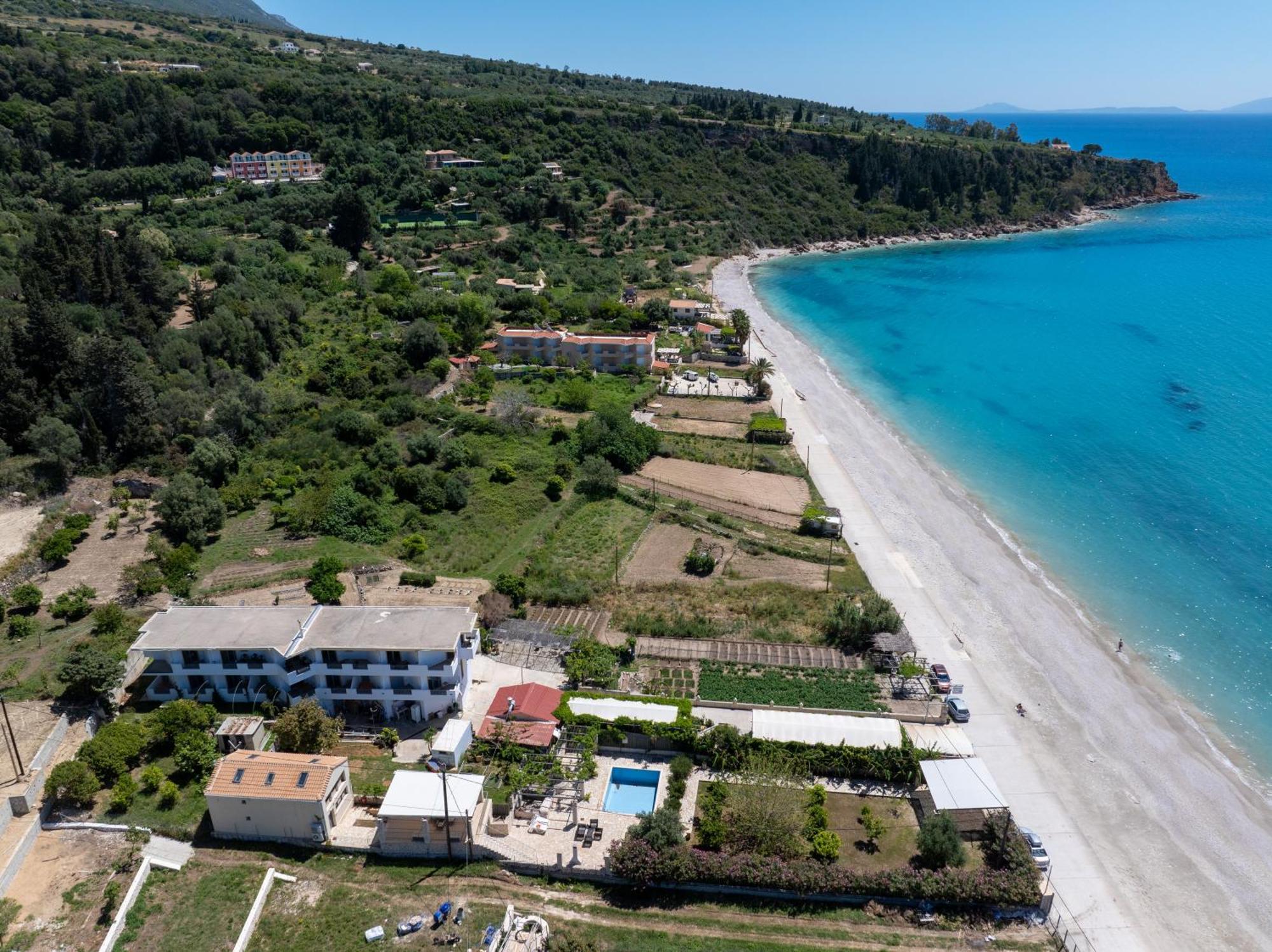 Aridas At The Beach Lourdata  Exterior photo
