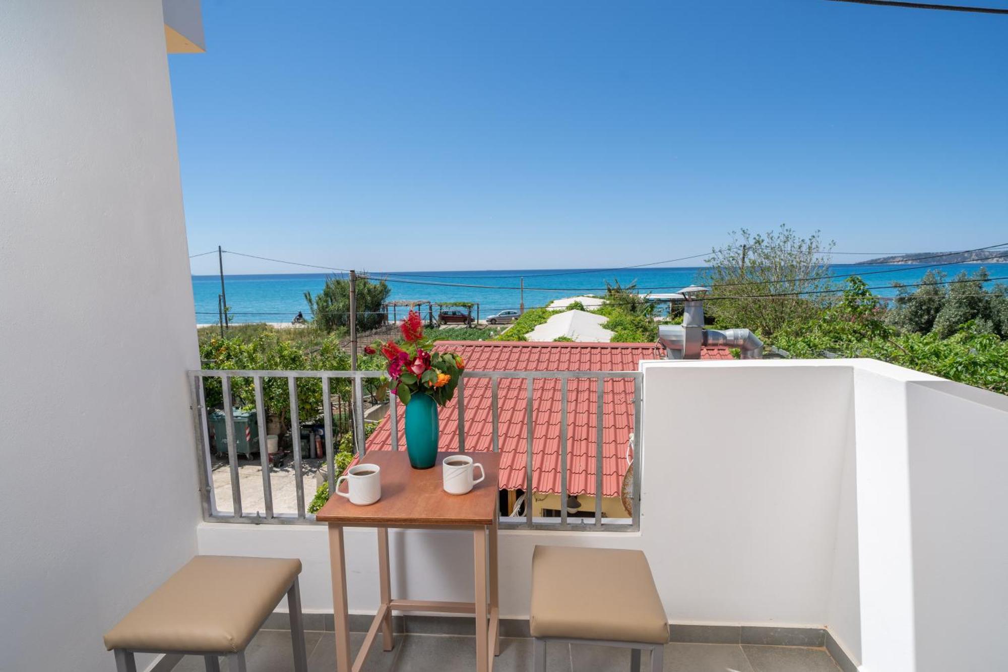 Aridas At The Beach Lourdata  Exterior photo